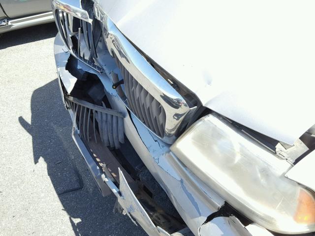 5LMEU68H84ZJ41304 - 2004 LINCOLN AVIATOR 银色 照片 9