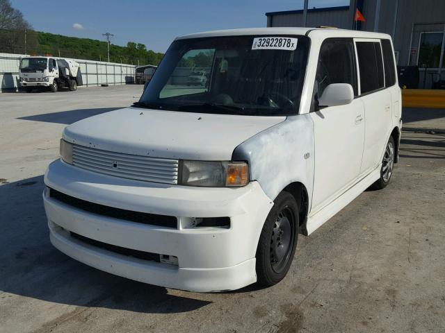 JTLKT324964050578 - 2006 TOYOTA SCION XB WHITE photo 2