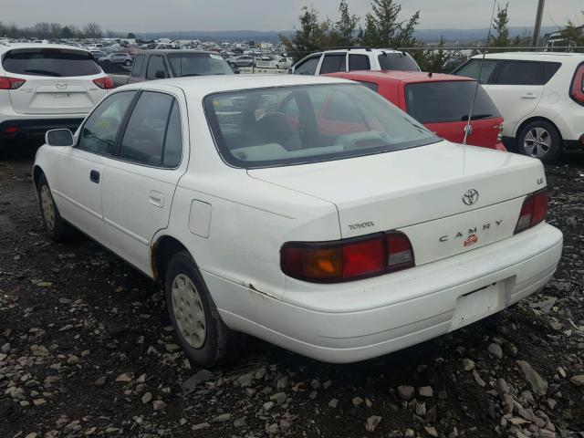 4T1BG12K4TU900045 - 1996 TOYOTA CAMRY DX WHITE photo 3