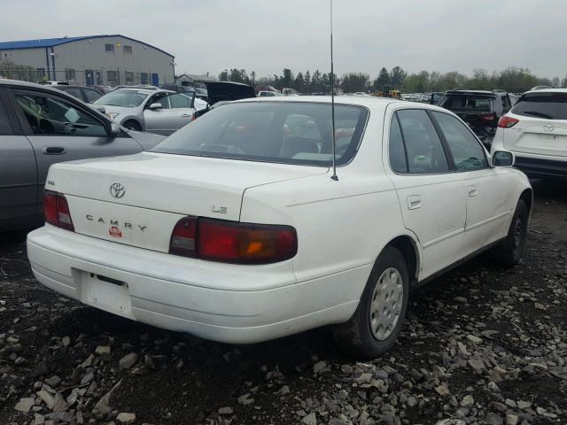 4T1BG12K4TU900045 - 1996 TOYOTA CAMRY DX WHITE photo 4