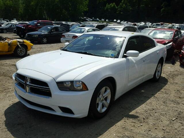 2C3CDXBG8DH537015 - 2013 DODGE CHARGER SE WHITE photo 2