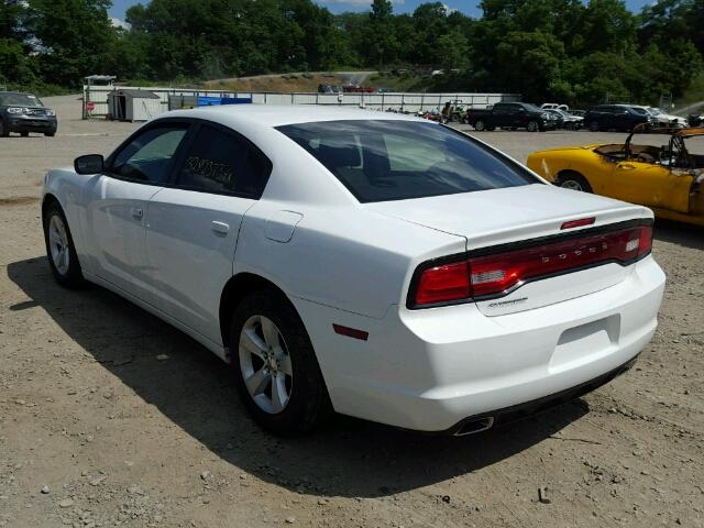 2C3CDXBG8DH537015 - 2013 DODGE CHARGER SE WHITE photo 3