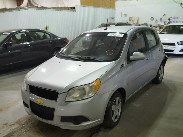 KL1TD66E39B395212 - 2009 CHEVROLET AVEO LS SILVER photo 2