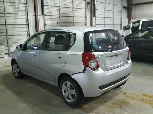 KL1TD66E39B395212 - 2009 CHEVROLET AVEO LS SILVER photo 3
