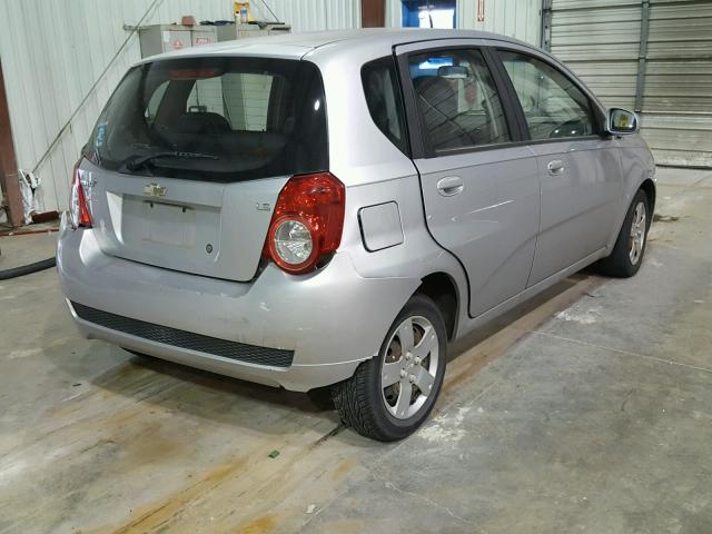 KL1TD66E39B395212 - 2009 CHEVROLET AVEO LS SILVER photo 4