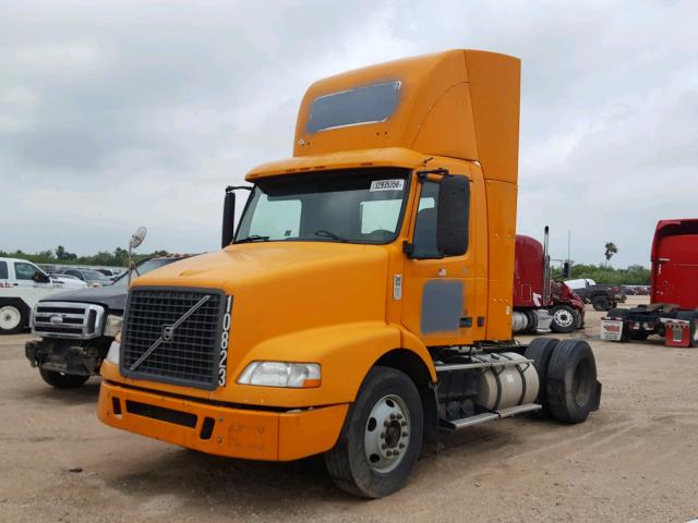 4V4M19GF65N387665 - 2005 VOLVO VN VNM ORANGE photo 2