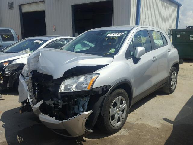 3GNCJKSB8FL253249 - 2015 CHEVROLET TRAX LS SILVER photo 2