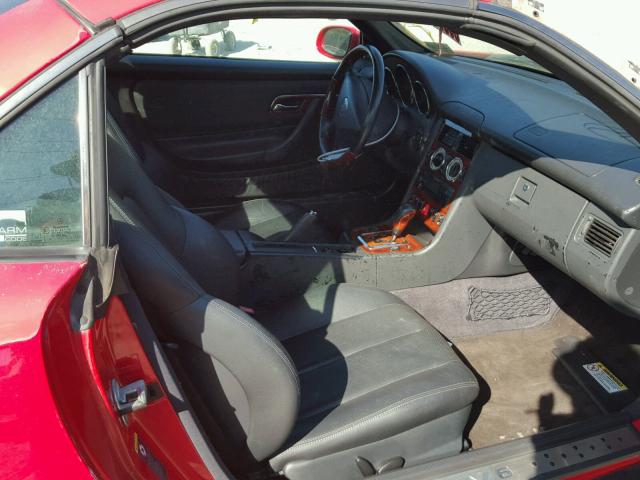 WDBKK65F61F215723 - 2001 MERCEDES-BENZ SLK 320 RED photo 5