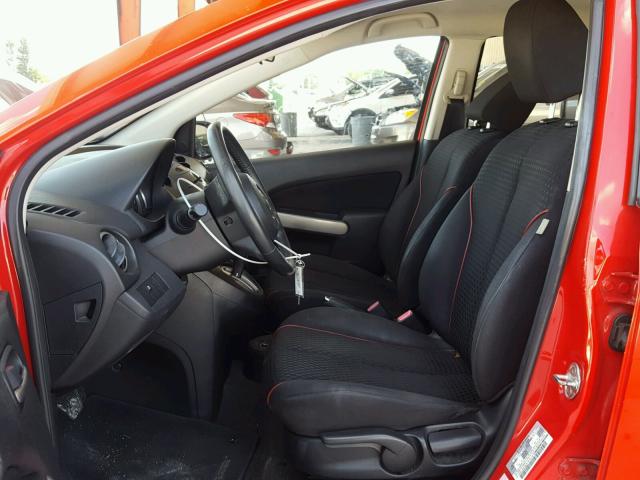 JM1DE1LY9C0135475 - 2012 MAZDA MAZDA2 RED photo 5