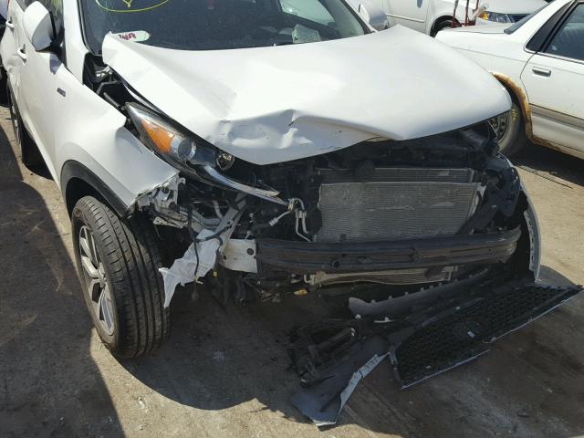 KNDPBCAC3G7818925 - 2016 KIA SPORTAGE L WHITE photo 9