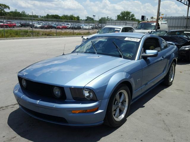 1ZVFT82HX65201383 - 2006 FORD MUSTANG GT BLUE photo 2
