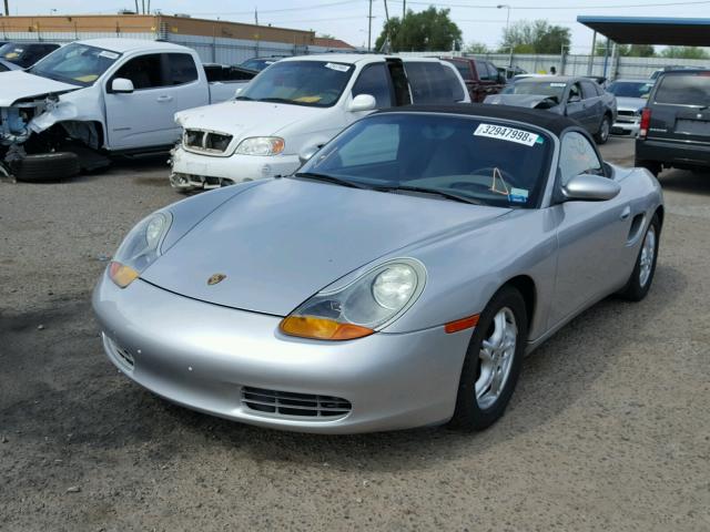 WP0CA2985WS620385 - 1998 PORSCHE BOXSTER SILVER photo 2