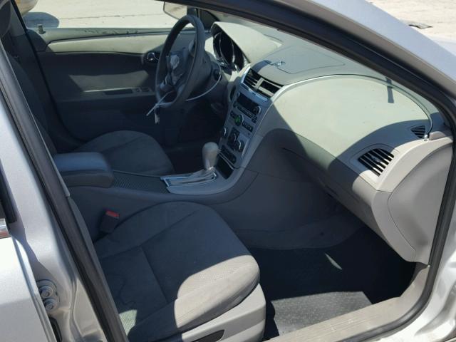 1G1ZA5EUXBF153247 - 2011 CHEVROLET MALIBU LS ვერცხლისფერი ფოტო 5