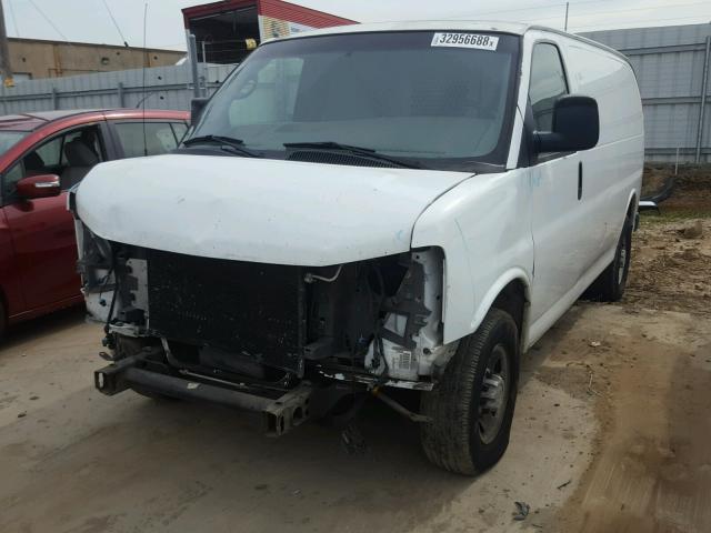 1GCGG25V671136180 - 2007 CHEVROLET EXPRESS G2 WHITE photo 2