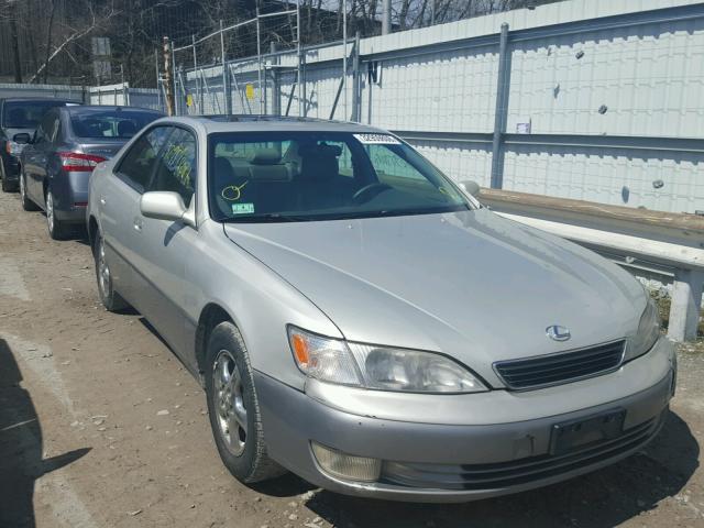 JT8BF28G0W0102071 - 1998 LEXUS ES 300 SILVER photo 1