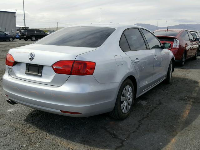 3VW2K7AJ8EM275684 - 2014 VOLKSWAGEN JETTA BASE 银色 照片 4