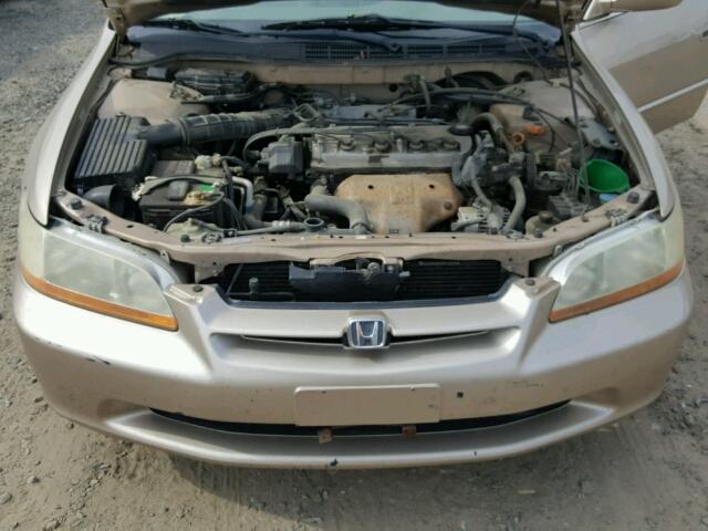 1HGCG5672YA050495 - 2000 HONDA ACCORD SE GOLD photo 7