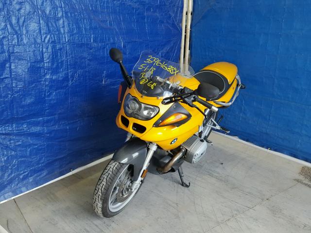 WB10432A4XZB50985 - 1999 BMW R1100 S YELLOW photo 2