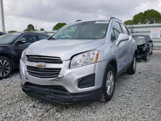 3GNCJLSB2GL185621 - 2016 CHEVROLET TRAX 1LT SILVER photo 2