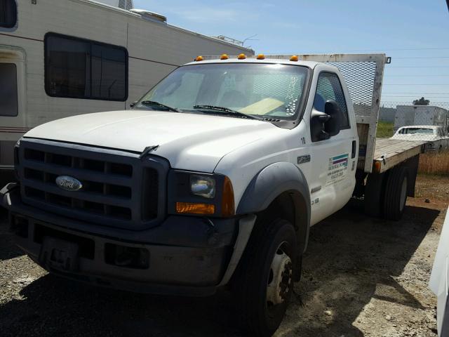 1FDXF46P25EC72323 - 2005 FORD F450 SUPER WHITE photo 2