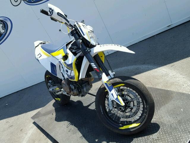 VBKUSV40XHM706186 - 2017 HUSQVARNA SUPERMOTO WHITE photo 1