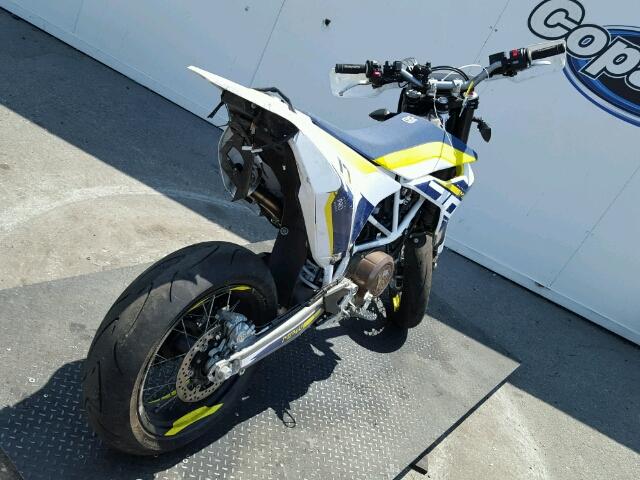 VBKUSV40XHM706186 - 2017 HUSQVARNA SUPERMOTO WHITE photo 4