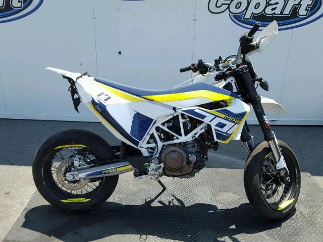 VBKUSV40XHM706186 - 2017 HUSQVARNA SUPERMOTO WHITE photo 9