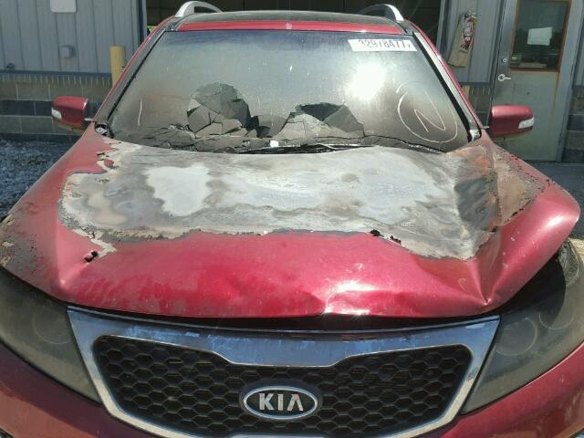 5XYKUDA2XBG056044 - 2011 KIA SORENTO EX RED photo 9