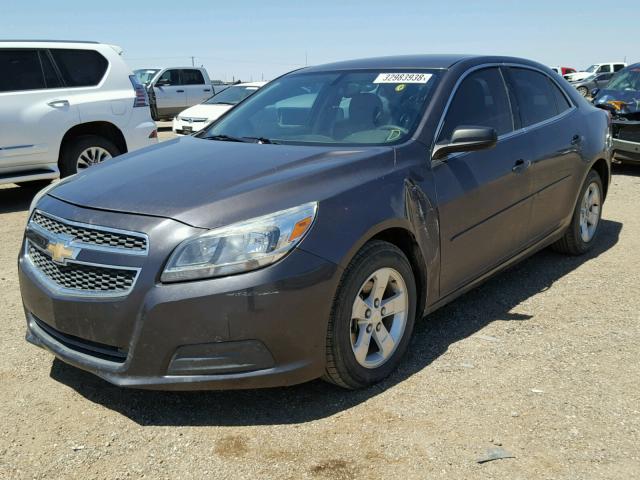 1G11B5SA6DF180002 - 2013 CHEVROLET MALIBU LS ნაცრისფერი ფოტო 2