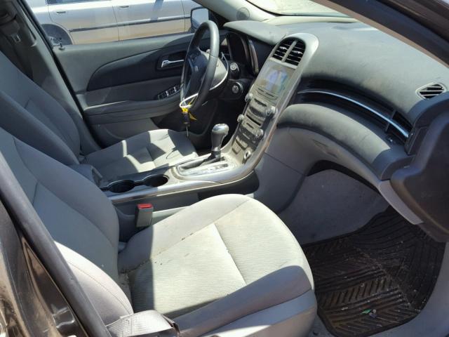 1G11B5SA6DF180002 - 2013 CHEVROLET MALIBU LS ნაცრისფერი ფოტო 5
