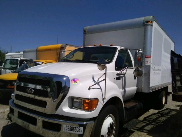 3FRNF6FA0AV275404 - 2010 FORD F650 SUPER WHITE photo 2