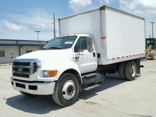 3FRNF6FA8AV275411 - 2010 FORD F650 SUPER WHITE photo 2