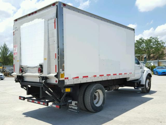 3FRNF6FA8AV275411 - 2010 FORD F650 SUPER WHITE photo 4