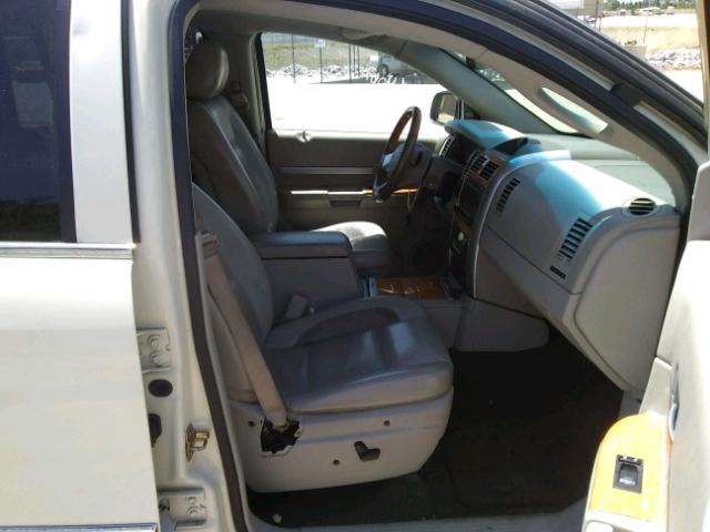 1A8HW58217F516128 - 2007 CHRYSLER ASPEN LIMI WHITE photo 5