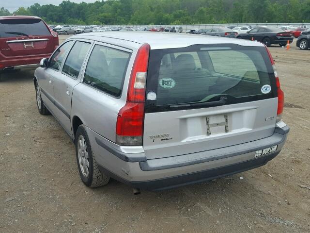 YV1SW61R822235223 - 2002 VOLVO V70 SILVER photo 3