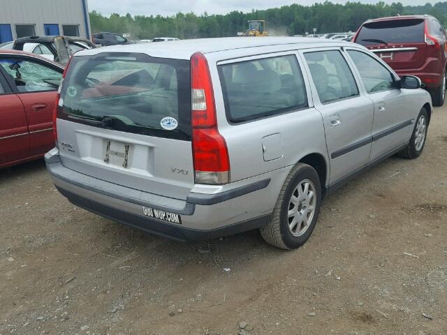 YV1SW61R822235223 - 2002 VOLVO V70 SILVER photo 4