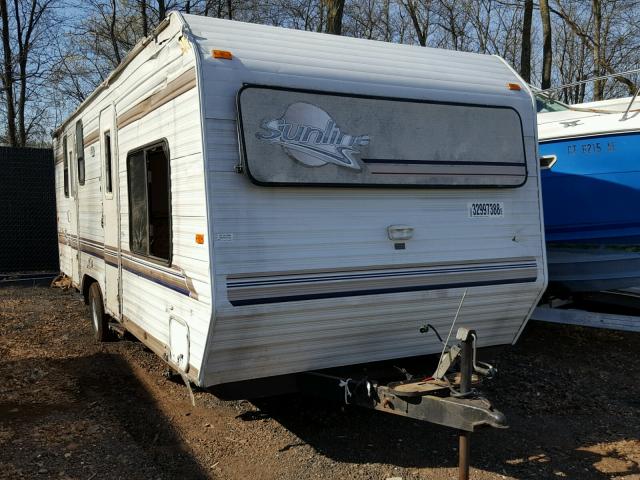 1LC2S2M262D26528 - 2002 COACH CAMPER WHITE photo 1