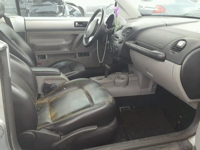 3VWCD21Y43M331177 - 2003 VOLKSWAGEN NEW BEETLE 银色 照片 5