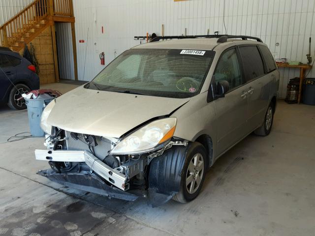 5TDZK23C68S115925 - 2008 TOYOTA SIENNA/LE SILVER photo 2