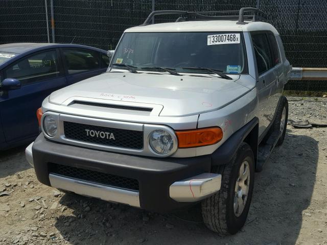 JTEBU11F570020529 - 2007 TOYOTA FJ CRUISER SILVER photo 2