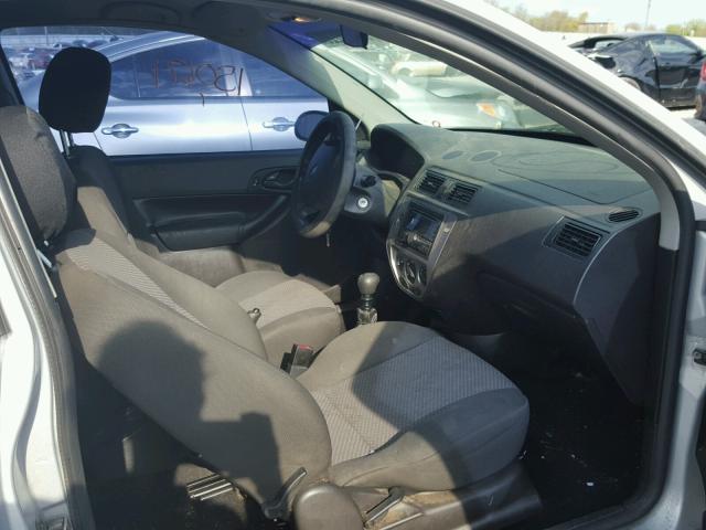 1FAFP31N07W153931 - 2007 FORD FOCUS ZX3 GRAY photo 5