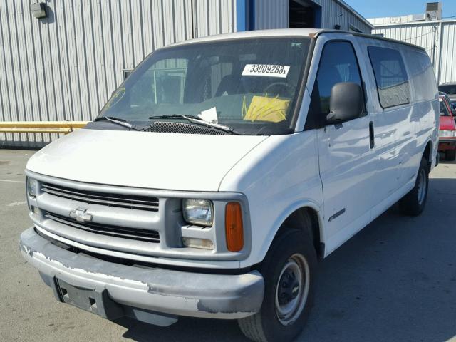 1GCGG25R3V1077038 - 1997 CHEVROLET EXPRESS G2 WHITE photo 2