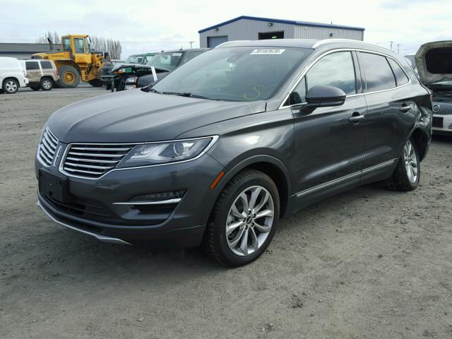 5LMCJ2D9XHUL56239 - 2017 LINCOLN MKC SELECT GRAY photo 2