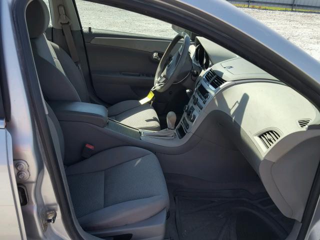 1G1ZB5EB7A4110037 - 2010 CHEVROLET MALIBU LS ვერცხლისფერი ფოტო 5