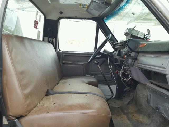 3FEXF801XXMA24664 - 1999 FORD F800 WHITE photo 5