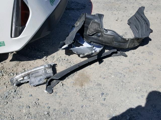 JTDKARFP0H3021388 - 2017 TOYOTA PRIUS PRIM თეთრი ფოტო 9