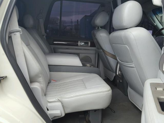 5LMFU28575LJ20516 - 2005 LINCOLN NAVIGATOR WHITE photo 6