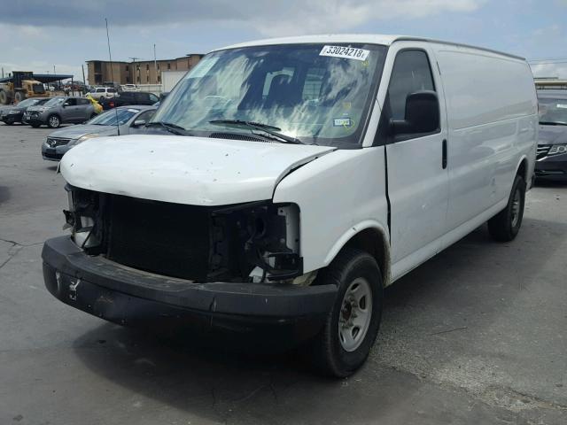 1GCGG29V971155171 - 2007 CHEVROLET EXPRESS G2 WHITE photo 2