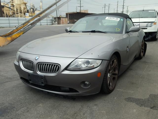 4USBT53525LU11145 - 2005 BMW Z4 3.0 GRAY photo 2