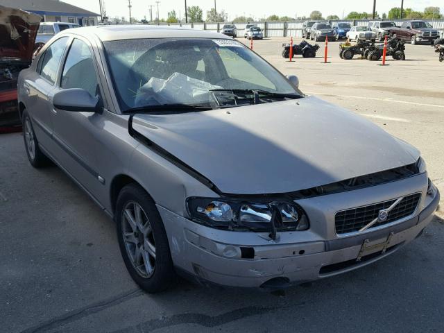 YV1RS61RX22145811 - 2002 VOLVO S60 CREAM photo 1